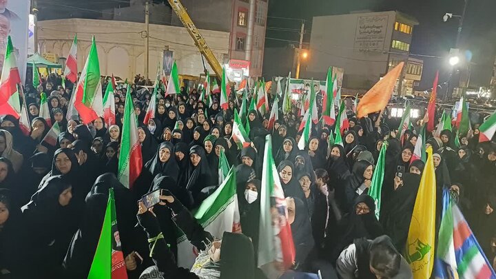 تصاویر/چهل و سومین شب حضور پرشور مردم ولایتمدار مامونیه در تجدید بیعت با آرمان‌های انقلاب