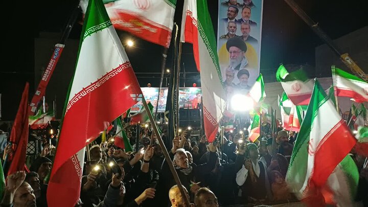 تصاویر/چهل و سومین شب حضور پرشور مردم ولایتمدار مامونیه در تجدید بیعت با آرمان‌های انقلاب