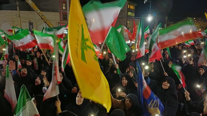 تصاویر/چهل و سومین شب حضور پرشور مردم ولایتمدار مامونیه در تجدید بیعت با آرمان‌های انقلاب