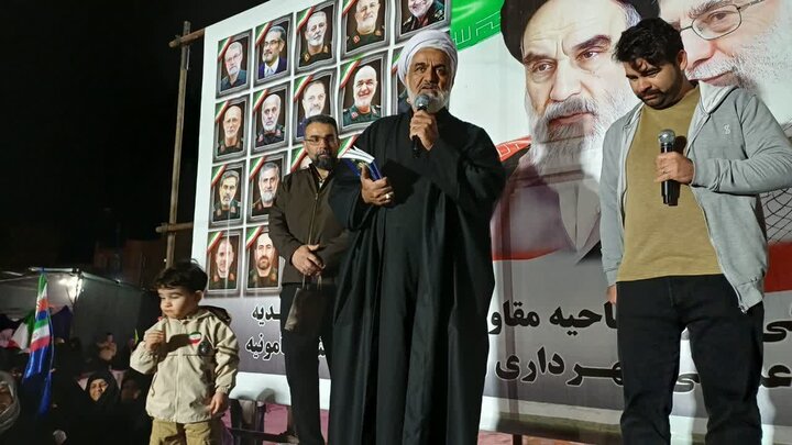 تصاویر/چهل و سومین شب حضور پرشور مردم ولایتمدار مامونیه در تجدید بیعت با آرمان‌های انقلاب