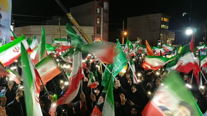تصاویر/چهل و سومین شب حضور پرشور مردم ولایتمدار مامونیه در تجدید بیعت با آرمان‌های انقلاب