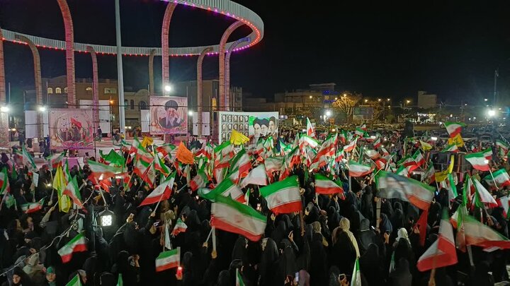 تصاویر/چهل و سومین شب حضور پرشور مردم ولایتمدار مامونیه در تجدید بیعت با آرمان‌های انقلاب