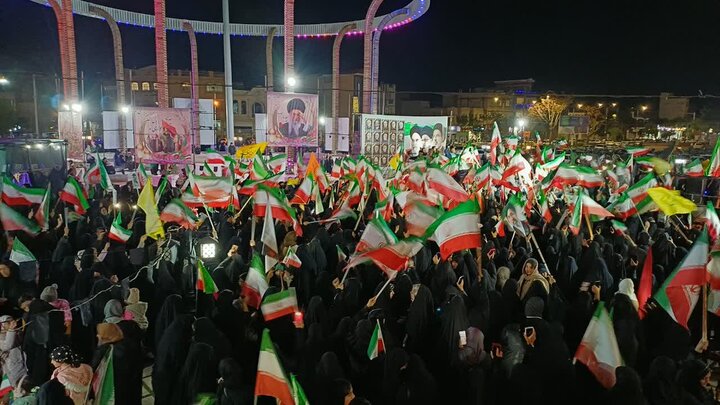 تصاویر/چهل و سومین شب حضور پرشور مردم ولایتمدار مامونیه در تجدید بیعت با آرمان‌های انقلاب