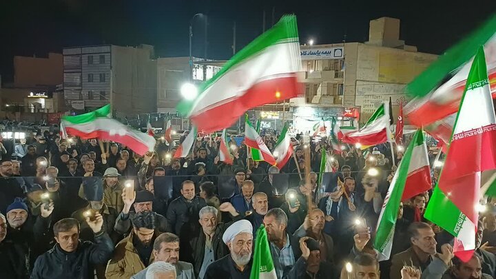 تصاویر/چهل و سومین شب حضور پرشور مردم ولایتمدار مامونیه در تجدید بیعت با آرمان‌های انقلاب