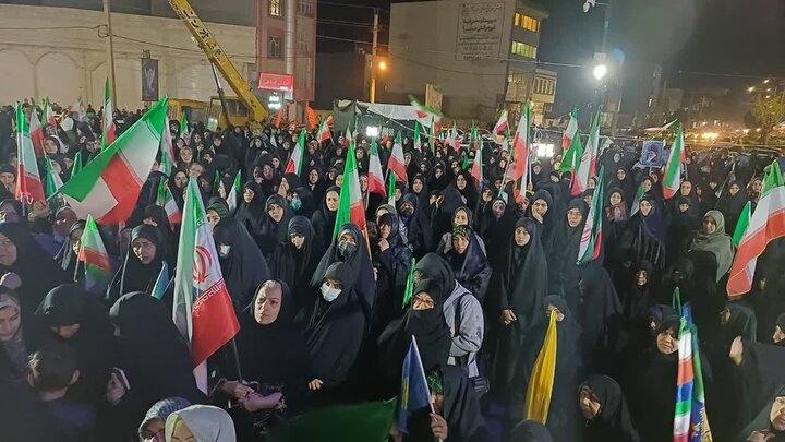 تصاویر/چهل و سومین شب حضور پرشور مردم ولایتمدار مامونیه در تجدید بیعت با آرمان‌های انقلاب
