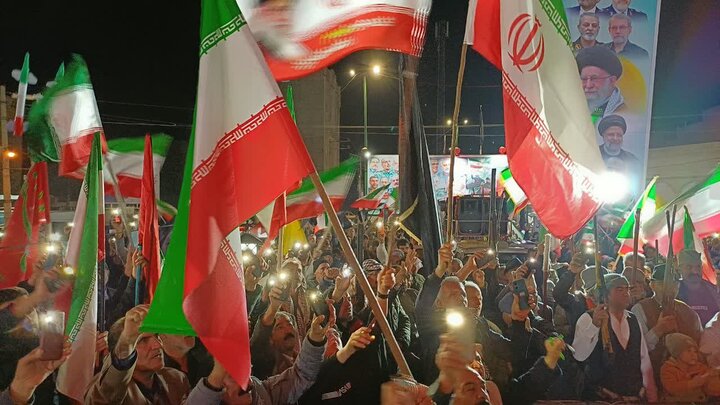 تصاویر/چهل و سومین شب حضور پرشور مردم ولایتمدار مامونیه در تجدید بیعت با آرمان‌های انقلاب