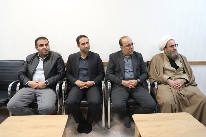 تصاویر/ نماینده ولی‌فقیه در استان سمنان در دیدار با مدیرکل و کارکنان بنیاد مسکن انقلاب اسلامی استان سمنان