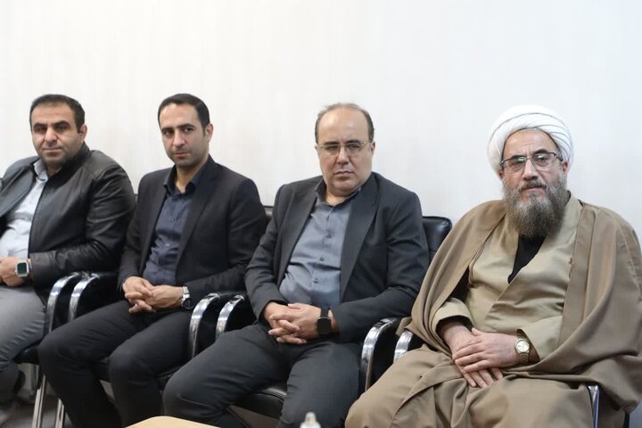 تصاویر/ نماینده ولی‌فقیه در استان سمنان در دیدار با مدیرکل و کارکنان بنیاد مسکن انقلاب اسلامی استان سمنان