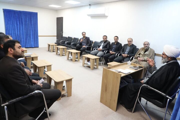 تصاویر/ نماینده ولی‌فقیه در استان سمنان در دیدار با مدیرکل و کارکنان بنیاد مسکن انقلاب اسلامی استان سمنان