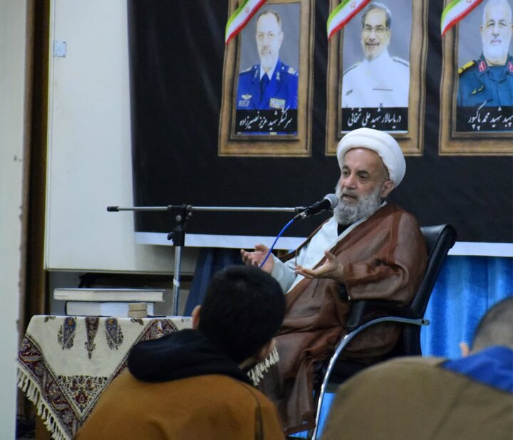 تصاویر / برگزاری درس اخلاق حجت الاسلام و المسلمین روحانی، امام جمعه بابل در مدرسه علمیه خاتم الانبیاء (ص)