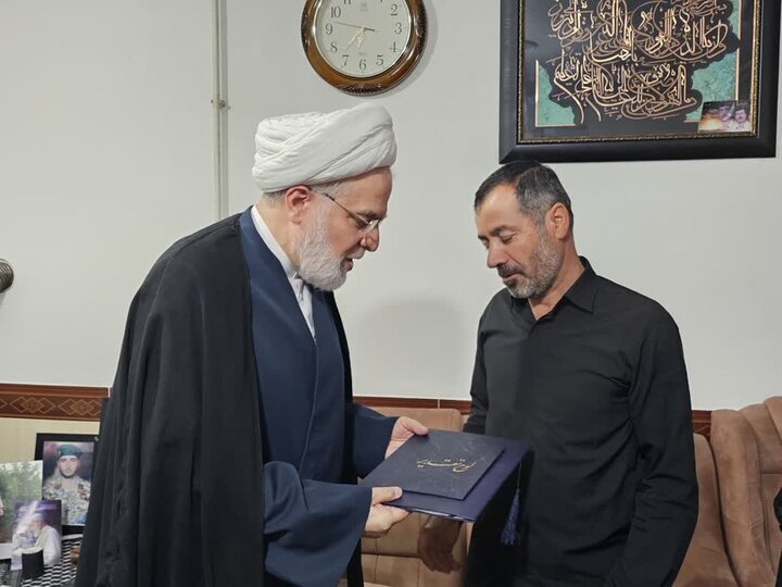تصاویر/ دیدار نماینده ولی‌فقیه در کردستان با خانواده شهدای جنگ رمضان شهرستان قروه
