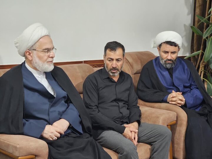 تصاویر/ دیدار نماینده ولی‌فقیه در کردستان با خانواده شهدای جنگ رمضان شهرستان قروه