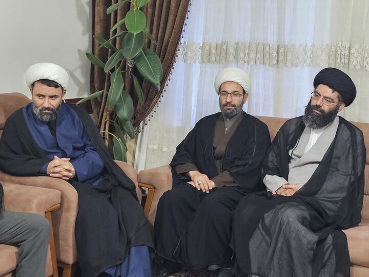 تصاویر/ دیدار نماینده ولی‌فقیه در کردستان با خانواده شهدای جنگ رمضان شهرستان قروه