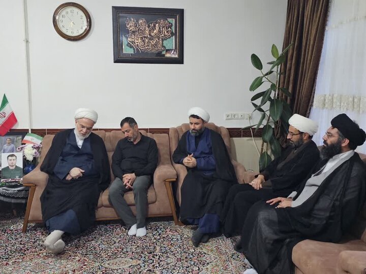 تصاویر/ دیدار نماینده ولی‌فقیه در کردستان با خانواده شهدای جنگ رمضان شهرستان قروه