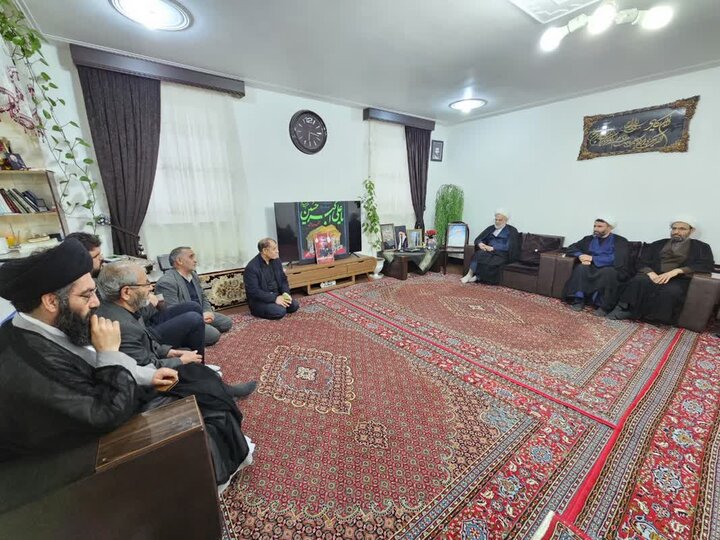 تصاویر/ دیدار نماینده ولی‌فقیه در کردستان با خانواده شهدای جنگ رمضان شهرستان قروه