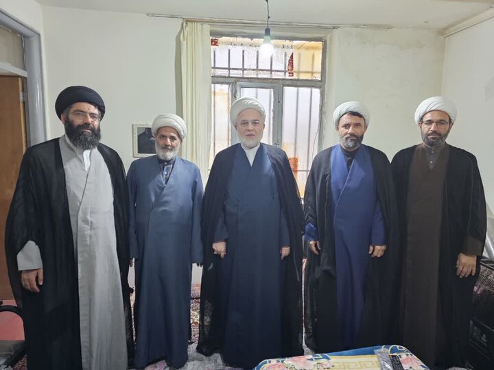 تصاویر/ دیدار نماینده ولی فقیه از روحانیون شهرستان قروه