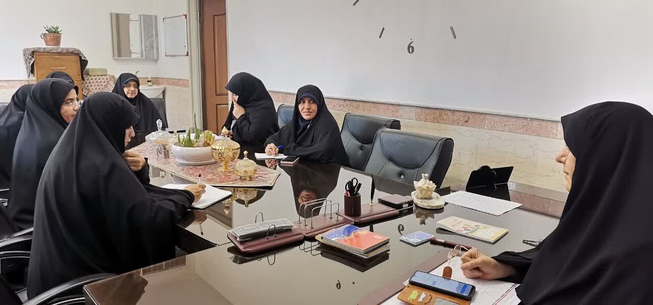 نشست بصیرت‌افزایی و برنامه‌ریزی در مدرسه علمیه امام حسین (ع) یزد برگزار شد