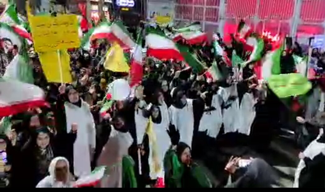 فیلم| چهل‌ و سومین شب اجتماع بانوان در حمایت از نیروهای مسلح و بیعت با رهبری در خمین