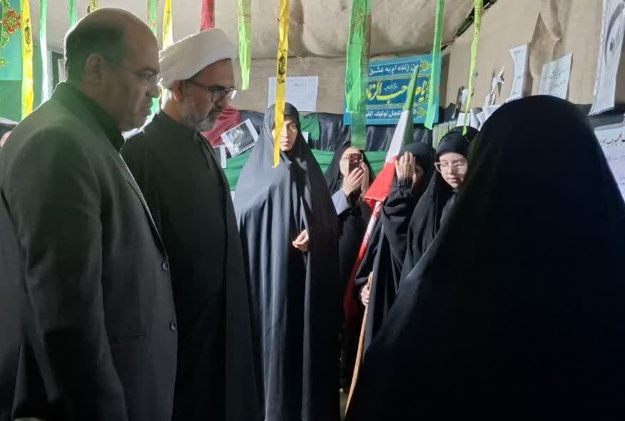 برپایی «غرفه زمینه‌سازان ظهور در آینه تاریخ» در مهریز توسط مبلغات طرح امین