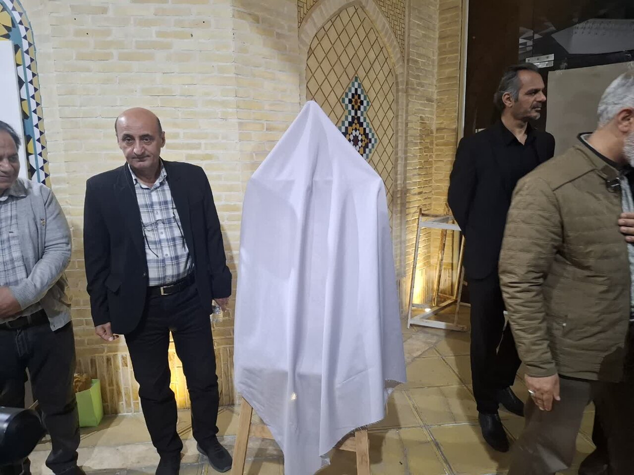 دو بیتی اشعار رهبر شهید انقلاب در موکب ایران با رویکرد هنر و حماسه کاشان رونمایی شد+تصاویر