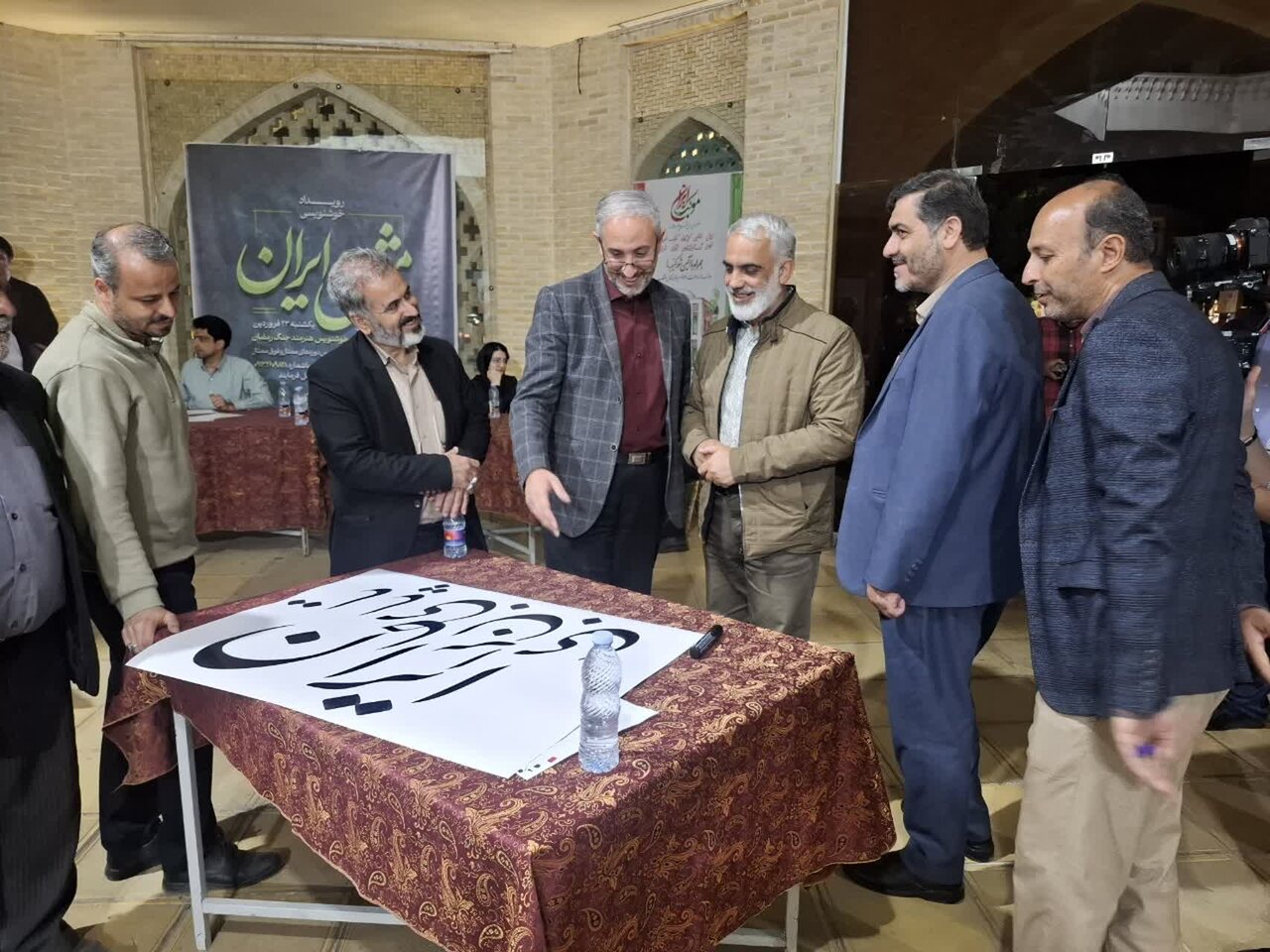 دو بیتی اشعار رهبر شهید انقلاب در موکب ایران با رویکرد هنر و حماسه کاشان رونمایی شد+تصاویر