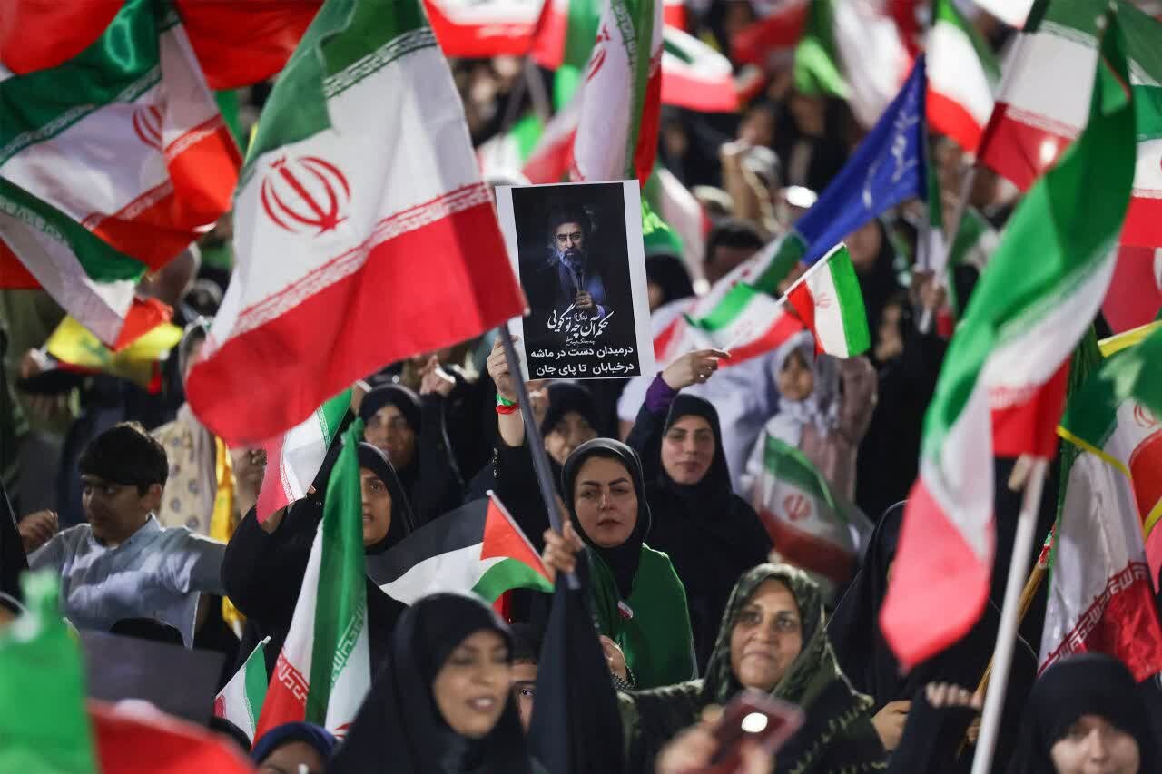 دیپلماسی هوشمندانه؛ ترکیب بصیرت قرآنی و حضور مردمی