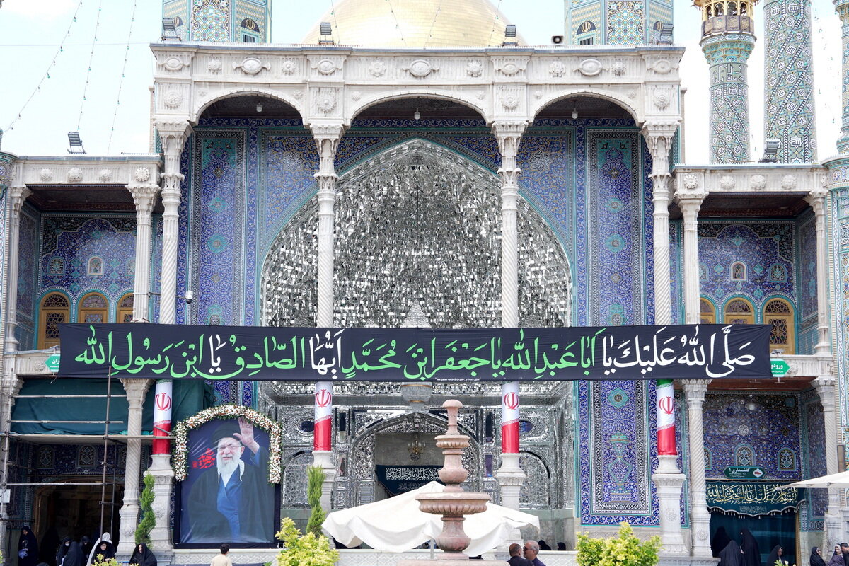 تصاویر/ حرم بانوی کرامت در سوگ شهادت امام صادق(ع) سیاه‌پوش شد