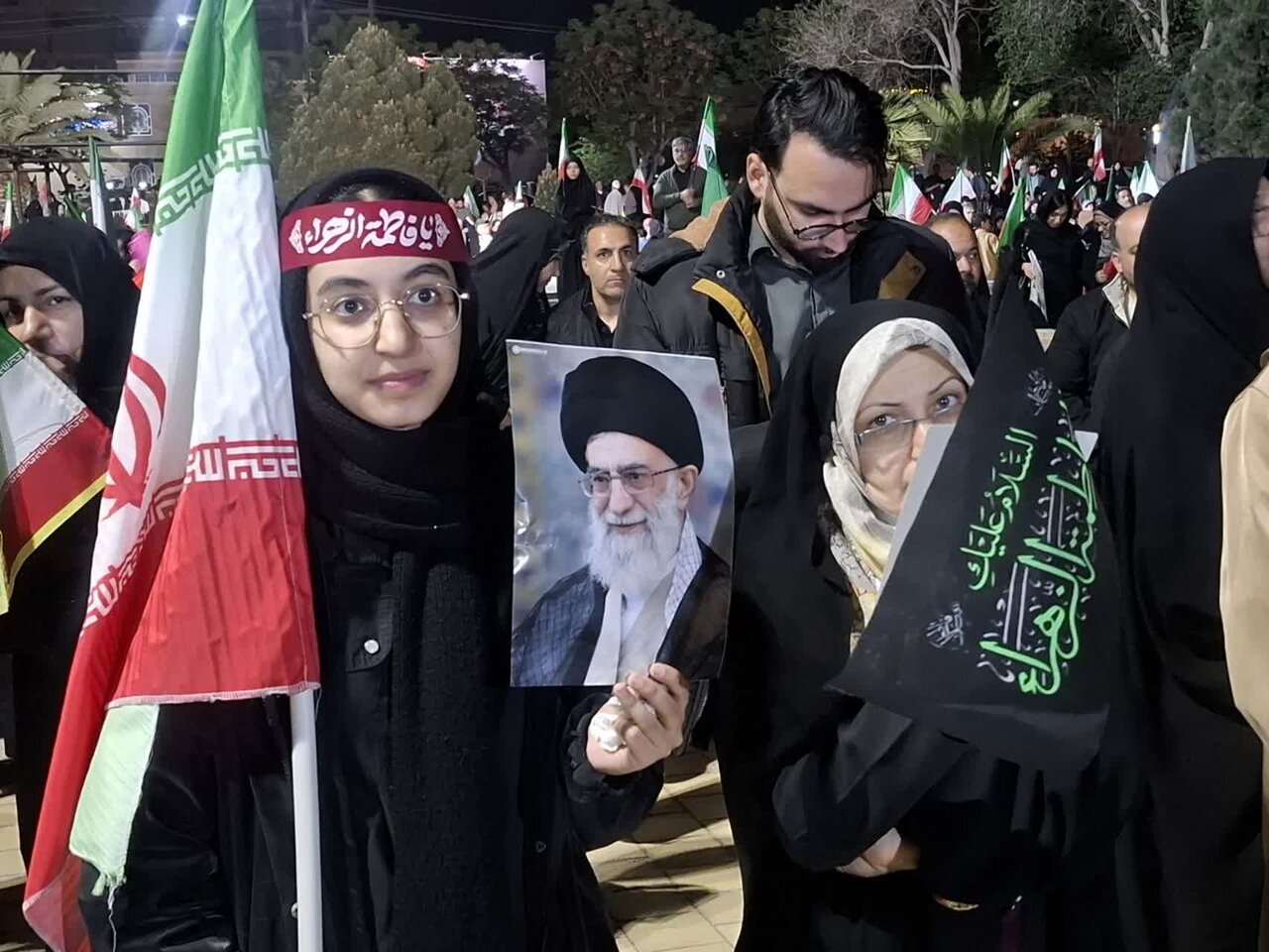 فیلم | چهل و چهارمین تجمع شبانه مردمی کاشان در میدان  امام خامنه ای (ره)