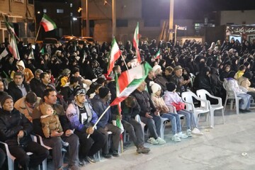 تصاویر/ اجتماع شبانه مردم ولایی و انقلابی کارچان در دفاع از ایران و بیعت با رهبر انقلاب