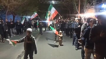 فیلم| حرکت دسته عزاداری بمناسبت شهادت حضرت امام جعفر صادق (ع)در محلات