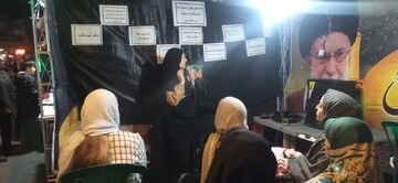 تصاویر/ برگزاری نشست قرآنی با موضوع استغاثه و امدادهای غیبی در غرفه میدان شهدا