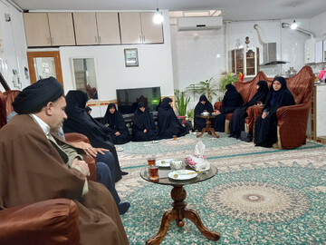 دیدار حوزویان لرستان با خانواده شهید جنگ رمضان