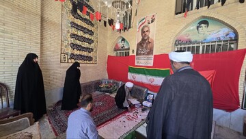 تصاویر/دیدار مسئولان حوزه علمیه خواهران یزد با خانواده شهید علیرضا دهقانی سانیج