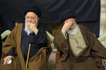 تصاویر / مراسم عزاداری شهادت امام جعفر صادق (ع) و بزرگداشت حادثه غم انگیز مدرسه مبارکه فیضیه در سال ۱۳۴۲ در حرم حضرت معصومه (س)
