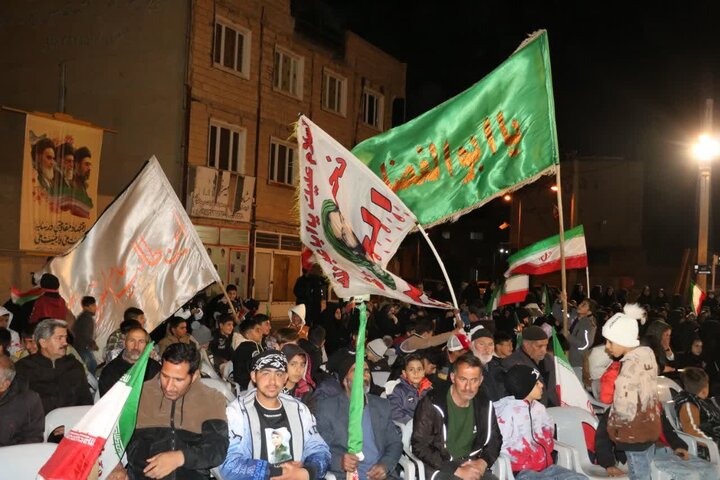 اجتماع شبانه مردم ولایی و انقلابی کارچان در دفاع از ایران و بیعت با رهبر انقلاب