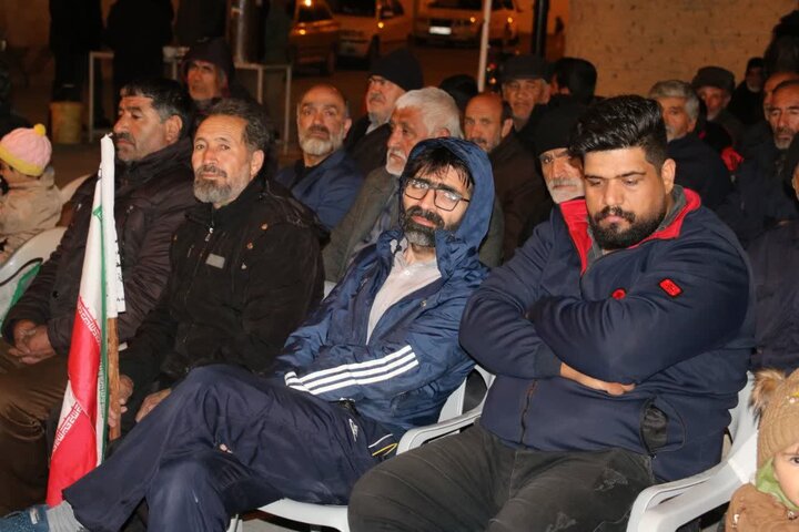 اجتماع شبانه مردم ولایی و انقلابی کارچان در دفاع از ایران و بیعت با رهبر انقلاب