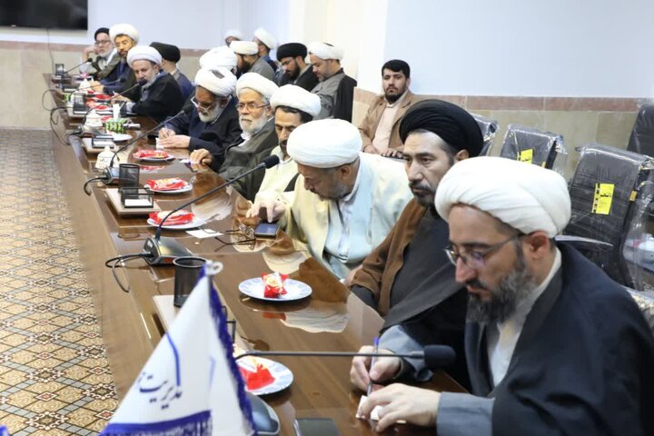 تصاویر/ جلسه بصیرتی ویژه کادر مدیریت و مدارس علمیه شهرستان یزد
