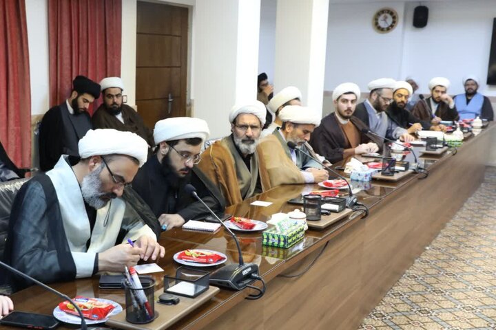 تصاویر/ جلسه بصیرتی ویژه کادر مدیریت و مدارس علمیه شهرستان یزد