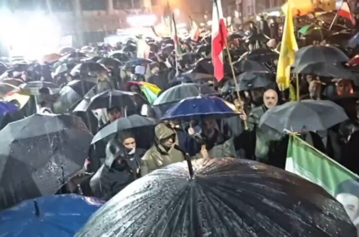 تصاویر/ آسمان بارانی در شب شهادت امام صادق (ع) و در شب حماسه آفرینی مردم تنکابن