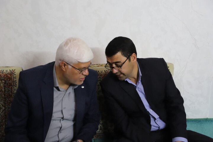 تصاویر/دیدار استاندار مرکزی با خانواده شهید عزت الله بابایی از شهدای جنگ رمضان