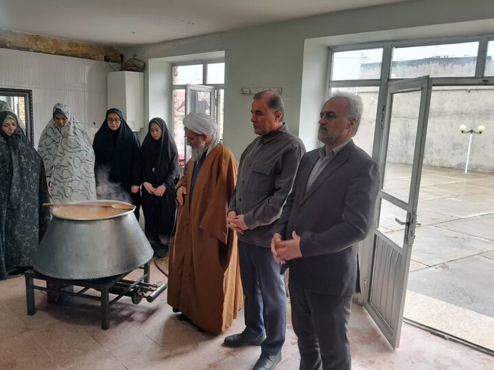 تصاویر/ میدان داری مردم چالدران در قرار چهل و چهارم سنگر خیابان زیر بارش برف