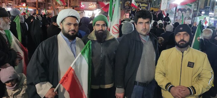 تصاویر/ اجتماع شبانه مردم ولایی و انقلابی مراغه در دفاع از ایران و بیعت با رهبر انقلاب