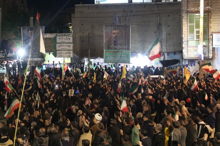 تصاویر/ اجتماع شبانه مردم ولایی و انقلابی طارم در دفاع از ایران و بیعت با رهبر انقلاب