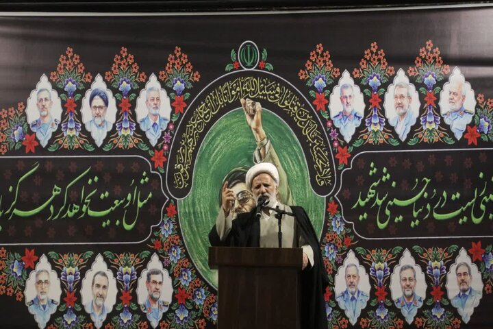 تصاویر/ اجتماع شبانه مردم ولایی و انقلابی طارم در دفاع از ایران و بیعت با رهبر انقلاب