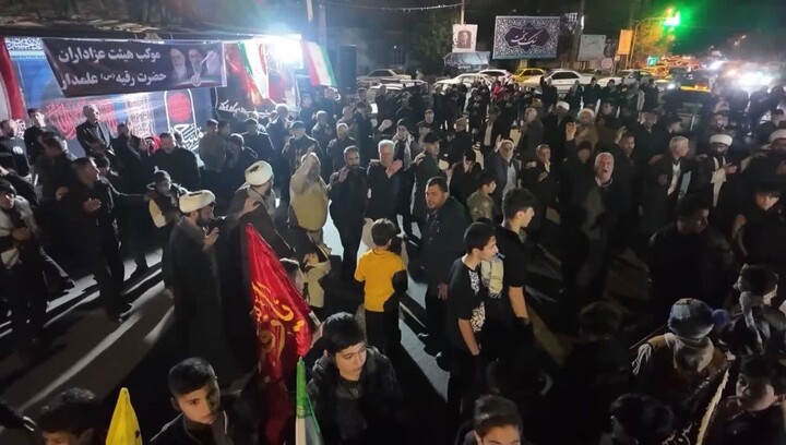تصاویر/ اجتماع شبانه مردم ولایی و انقلابی هادیشهر در دفاع از ایران و بیعت با رهبر انقلاب