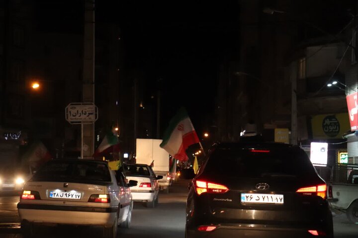 تصاویر/ تداوم کاروان خودرویی در ارومیه در شب های اقتدار