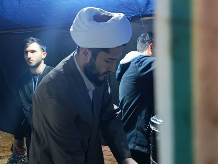 تصاویر/  برپائی موکب گروه جهادی طلاب مدرسه علمیه آیت الله نمازی (ره )شهرستان خوی