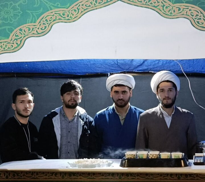 تصاویر/  برپائی موکب گروه جهادی طلاب مدرسه علمیه آیت الله نمازی (ره )شهرستان خوی