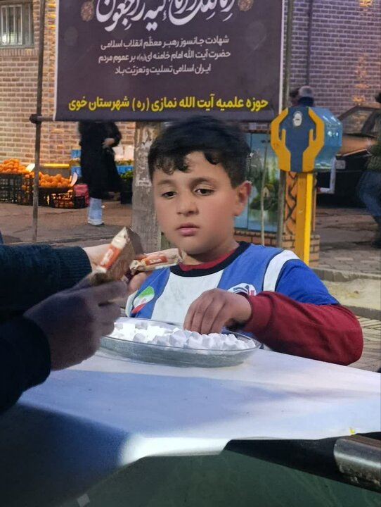 تصاویر/  برپائی موکب گروه جهادی طلاب مدرسه علمیه آیت الله نمازی (ره )شهرستان خوی