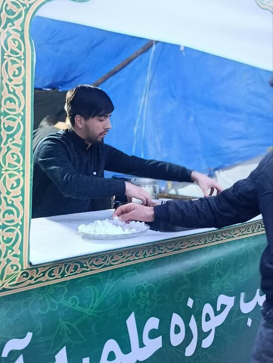 تصاویر/  برپائی موکب گروه جهادی طلاب مدرسه علمیه آیت الله نمازی (ره )شهرستان خوی
